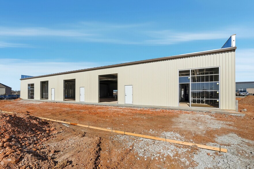 More Photos Of 2420 S 8th St, Rogers Flex For Lease