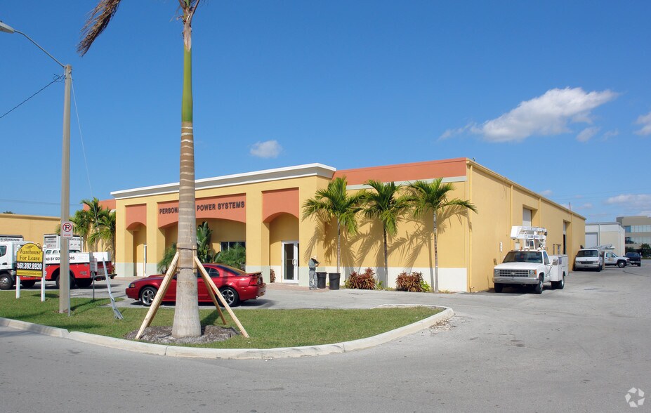 More Photos Of 121-125 NW 11th St, Boca Raton Warehouse For Lease
