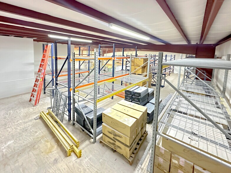 More Photos Of 532 International Pl, Rockledge Warehouse For Lease