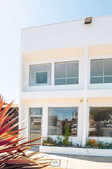 More Photos Of 12923 Venice Blvd, Los Angeles Storefront Retail Office For Lease