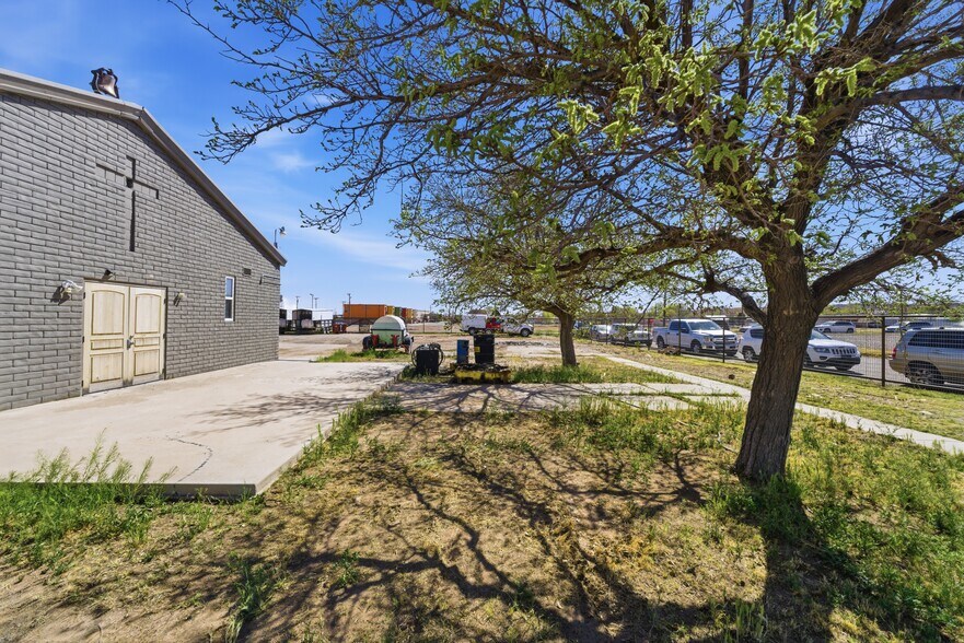 More Photos Of 606 Romero St, Belen Flex For Sale