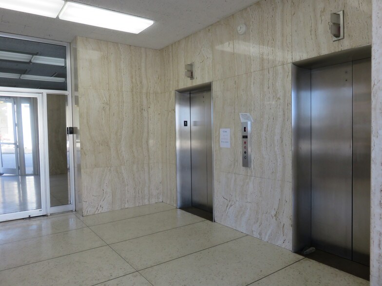 More Photos Of 226-230 N Beach St, Daytona Beach Office For Sale