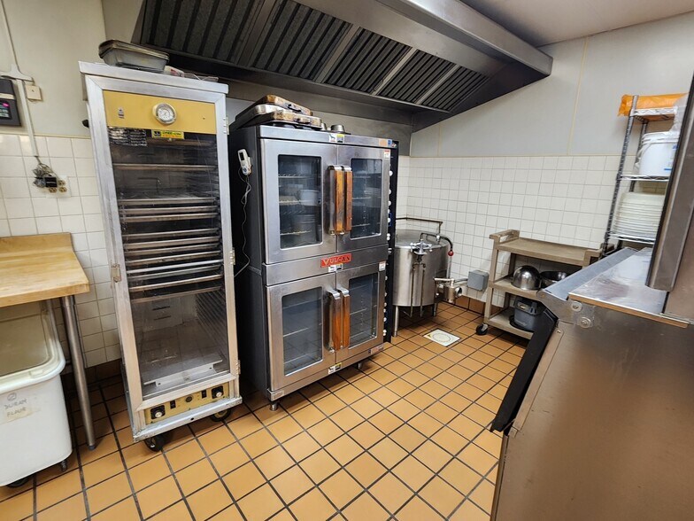 More Photos Of 212 N Warren Ave, Apollo General Retail For Sale