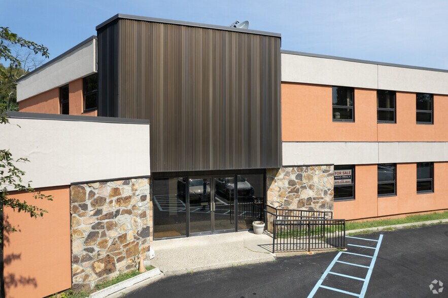 More Photos Of 4 Waterloo Rd, Stanhope Office For Sale