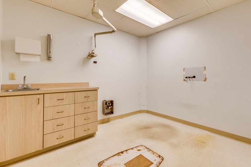 More Photos Of 6300 Forward Ave, Pittsburgh Storefront Retail Residential For Lease