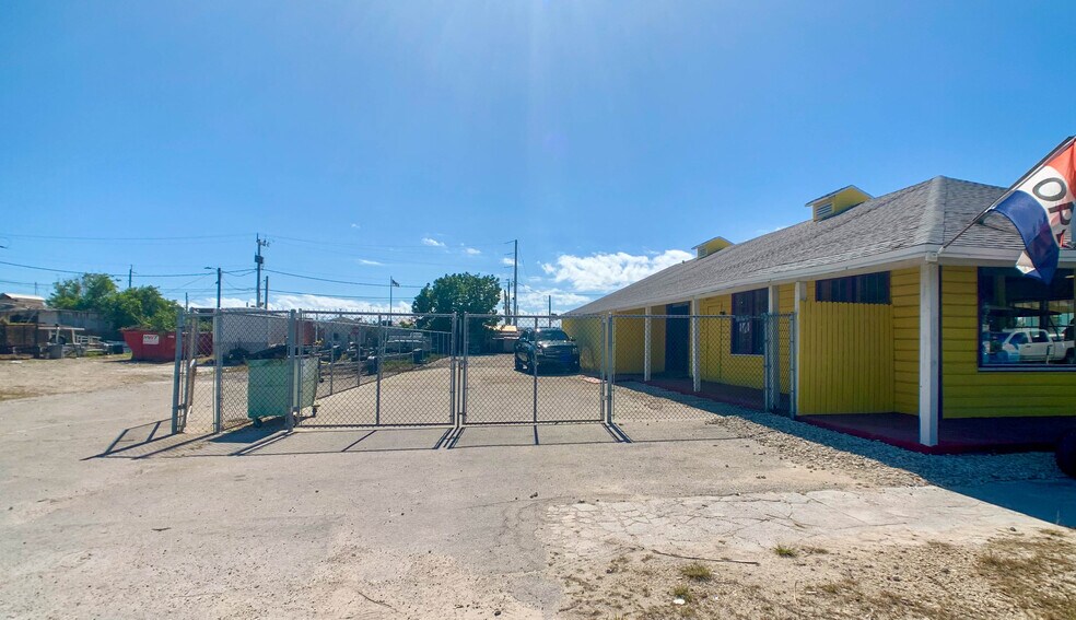 More Photos Of 1825 Overseas Hwy, Marathon Office For Lease