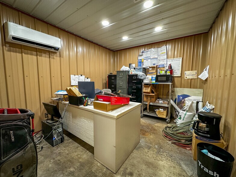 More Photos Of 230 D St NE, Miami Warehouse For Sale