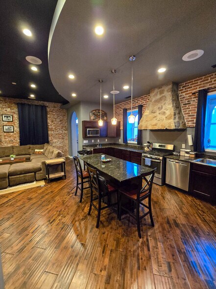More Photos Of 410 Court St, Vienna Storefront Retail Residential For Sale