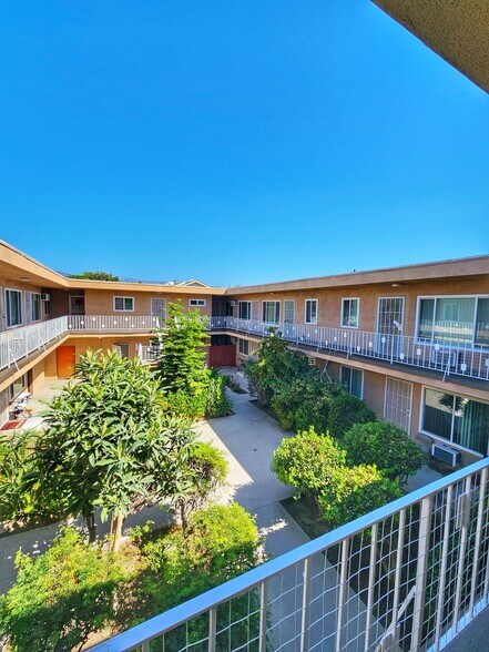 More Photos Of 627 E Palmer Ave, Glendale Apartments For Sale