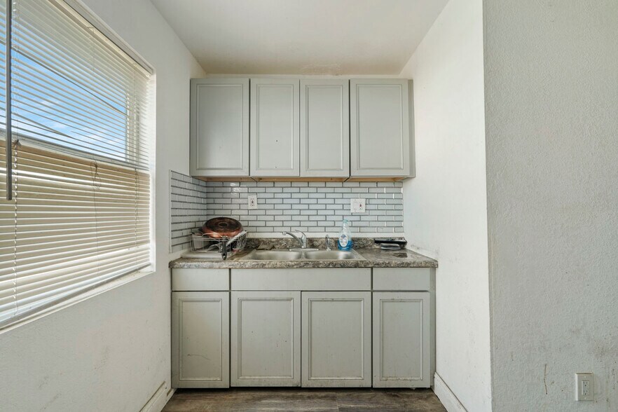 More Photos Of 104 E Lodi Ave, Lodi Storefront Retail Office For Sale