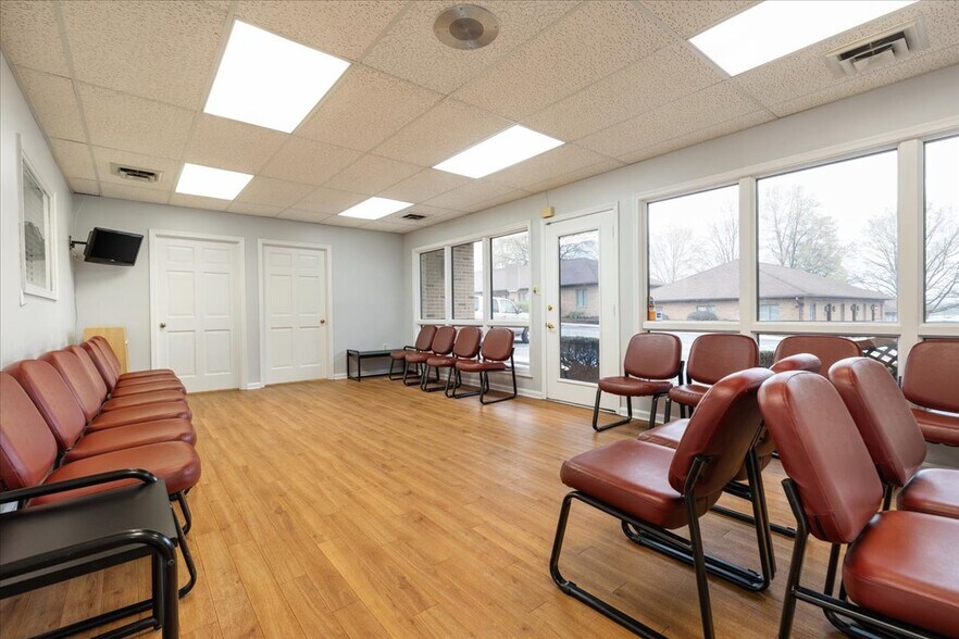 More Photos Of 10623 Crestwood Dr, Manassas Office For Sale