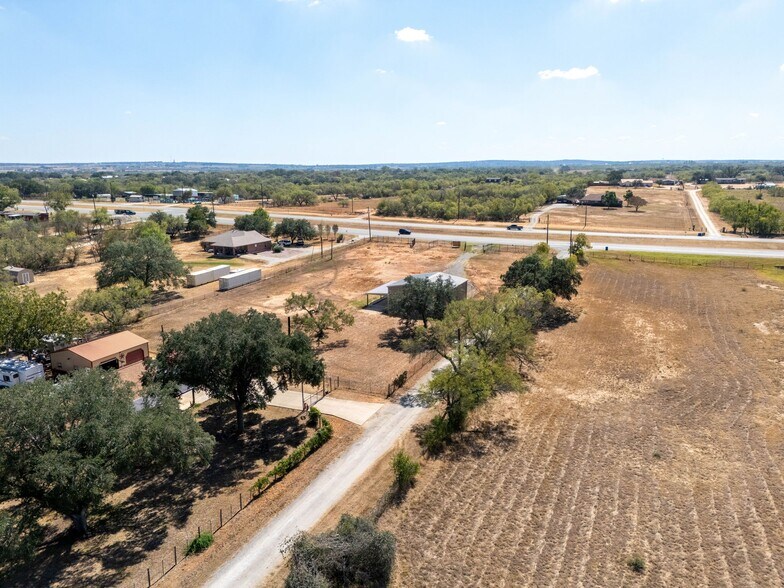 More Photos Of 13747 US Highway 87 S, Adkins Flex For Lease