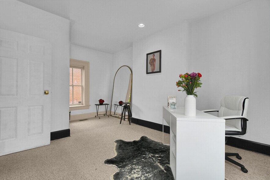 More Photos Of 391 E Livingston Ave, Columbus Office Residential For Sale