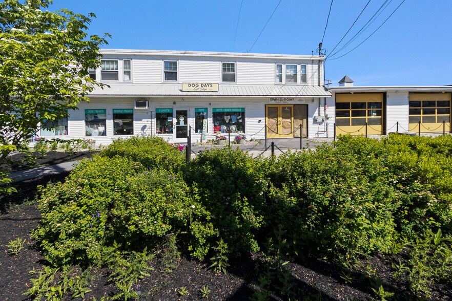 More Photos Of 3 E Grand Ave, Scarborough Service Station For Sale