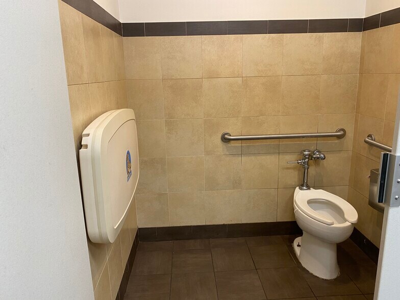 More Photos Of 2199 Riverside Dr, Columbus Restaurant For Lease