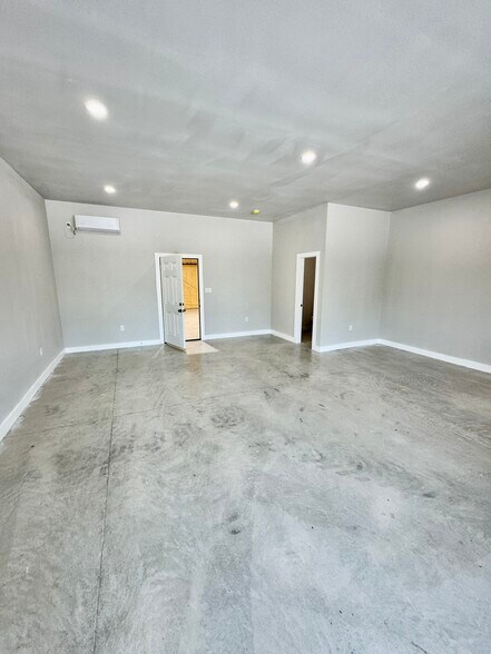 More Photos Of 1247 Watson E Ln, New Braunfels Warehouse For Lease