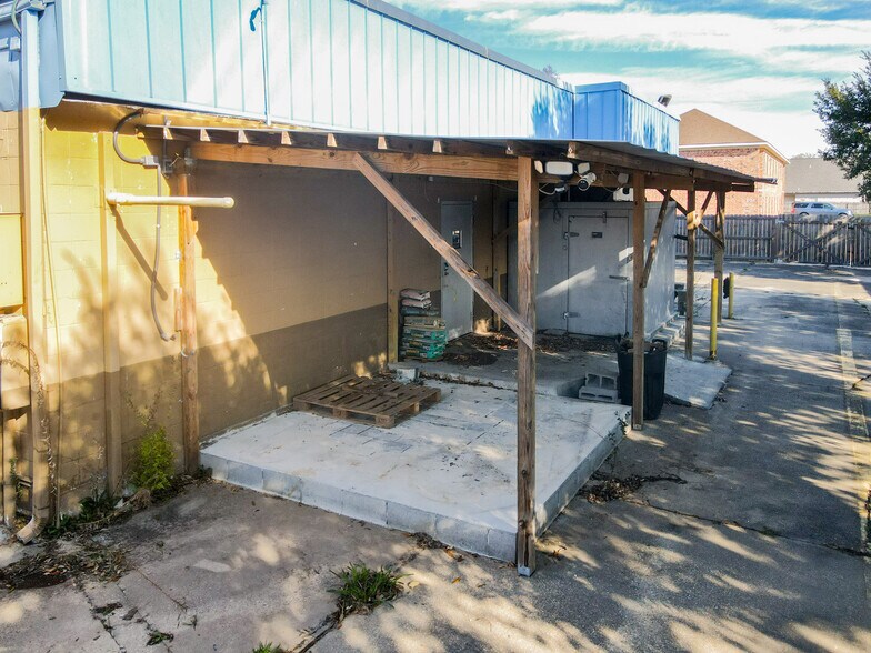 More Photos Of 203 Winchester Dr, Lafayette General Retail For Lease