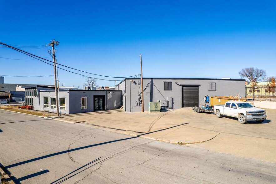 More Photos Of 2005 E 7th Pl, Tulsa Warehouse For Lease