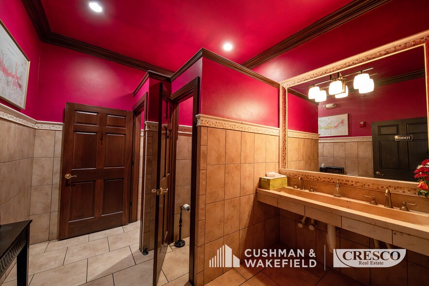 More Photos Of 13101-13133 Shaker Sq, Cleveland General Retail For Lease