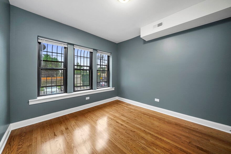 More Photos Of 1619 E 70th St, Chicago Apartments For Sale