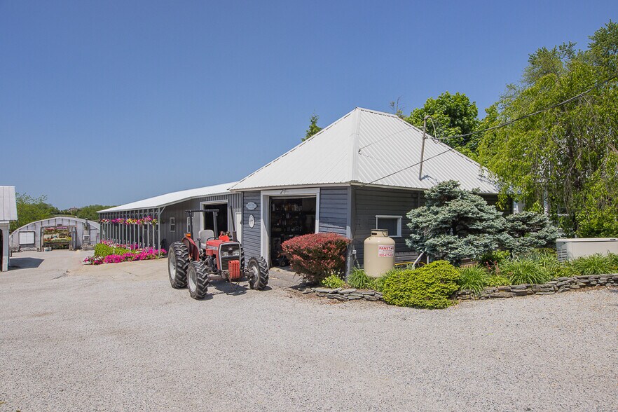 More Photos Of 73 Little York Rd, Warwick Garden Center For Sale