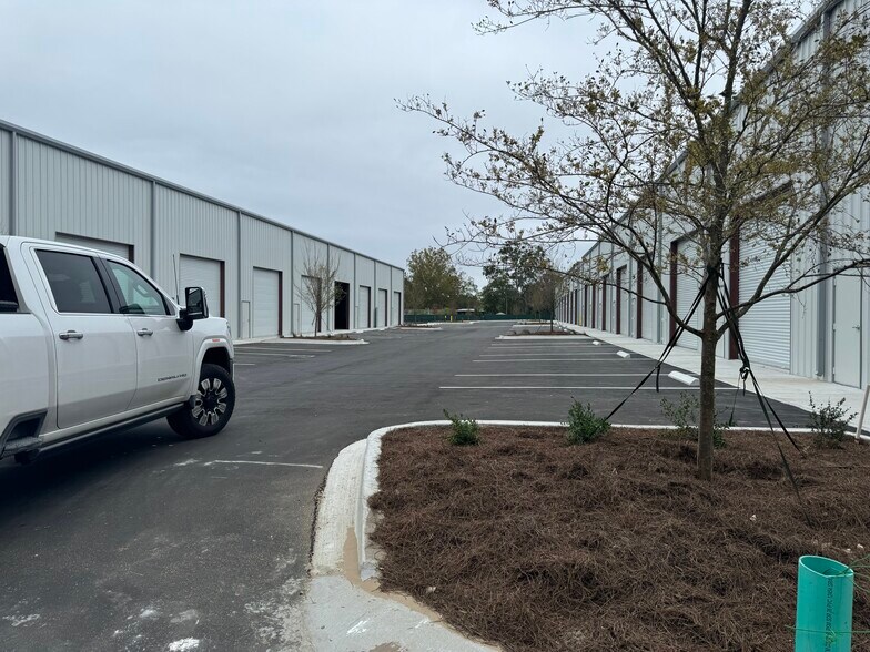 More Photos Of 155 Tresca Rd, Jacksonville Warehouse For Lease