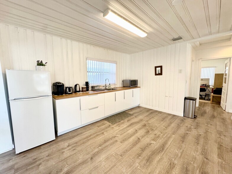 More Photos Of 4795 49th St N, Saint Petersburg Medical For Sale
