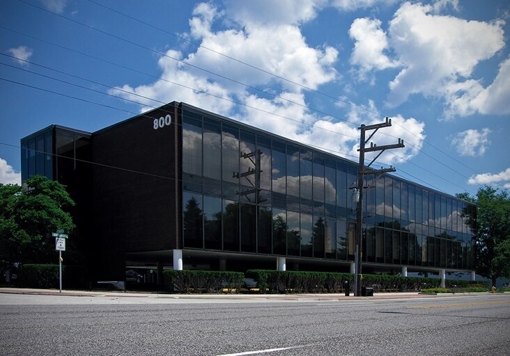 More Photos Of 800 E Northwest Hwy, Mount Prospect Office Residential For Lease