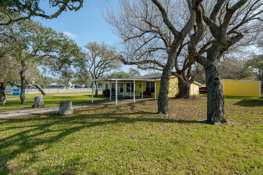 More Photos Of 3966 FM 1781, Rockport Specialty For Sale