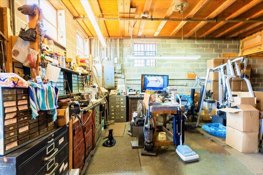 More Photos Of 9979 Watson Rd, Saint Louis Storefront Retail Office For Sale