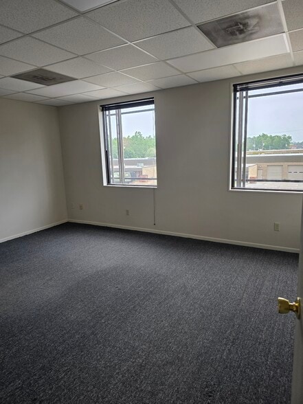 More Photos Of 35585 Curtis Blvd, Eastlake Light Distribution For Lease