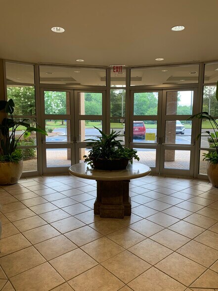 More Photos Of 5444 Riverside Dr, Macon-Bibb Office For Lease