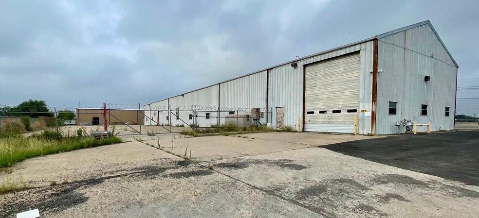 More Photos Of 442 Navigation Blvd, Corpus Christi Warehouse For Sale