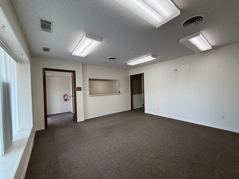 More Photos Of 1210-1228 Towanda Ave, Bloomington Unknown For Lease