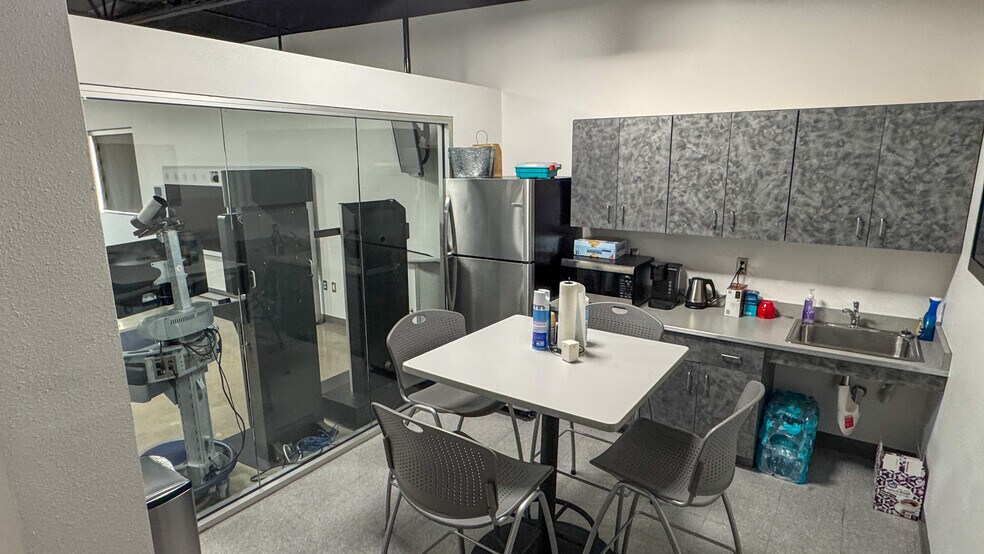 More Photos Of 8550 Boeing Dr, El Paso Office For Lease