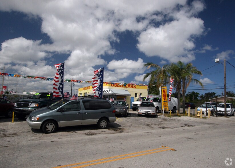 More Photos Of 19001 NW 2nd Ave, Miami Auto Dealership For Lease
