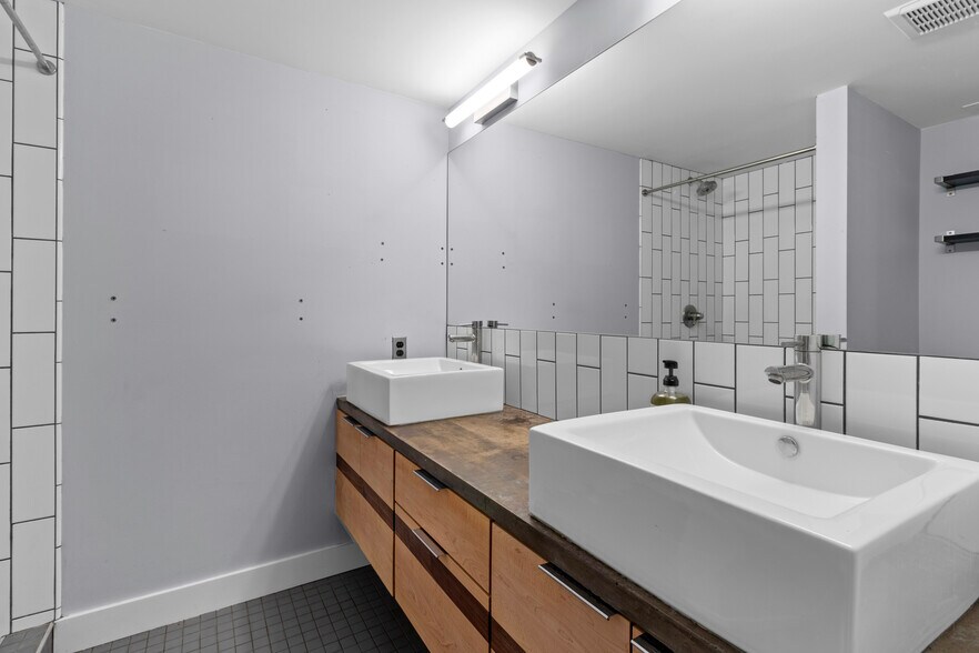 More Photos Of 5130 N Lombard St, Portland Freestanding For Sale