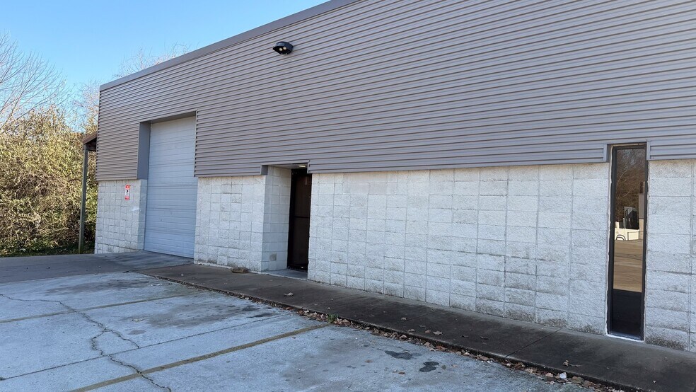 More Photos Of 310 S Union Ave, Springfield Manufacturing For Lease