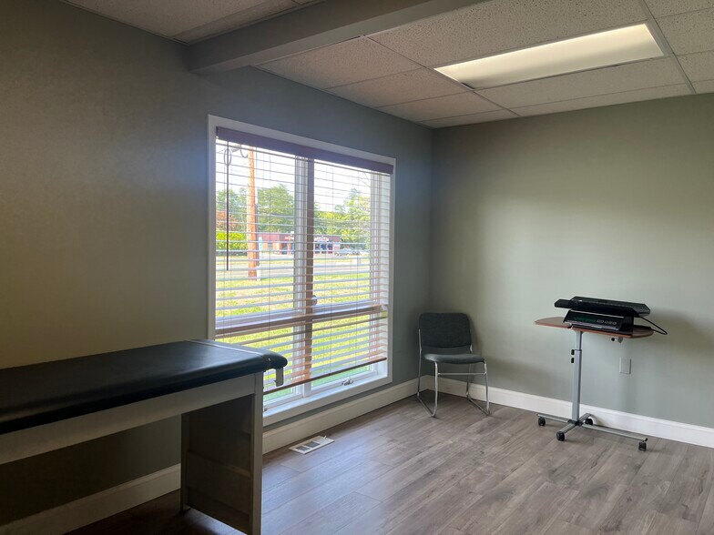 More Photos Of 1594-1600 US Highway 130, North Brunswick Medical For Lease