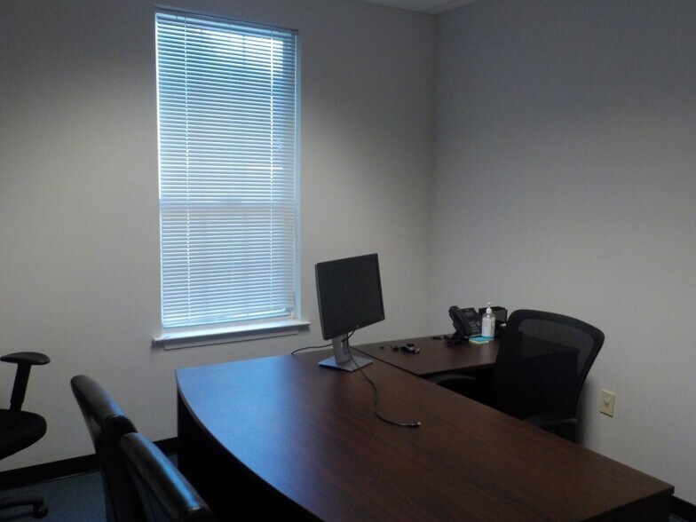 More Photos Of 125 Plantation Centre Dr S, Macon-Bibb Office For Lease
