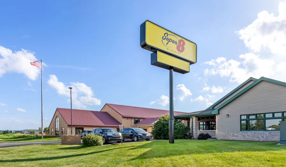 Primary Photo Of 910 S Sylvania Ave, Sturtevant Hotel For Sale