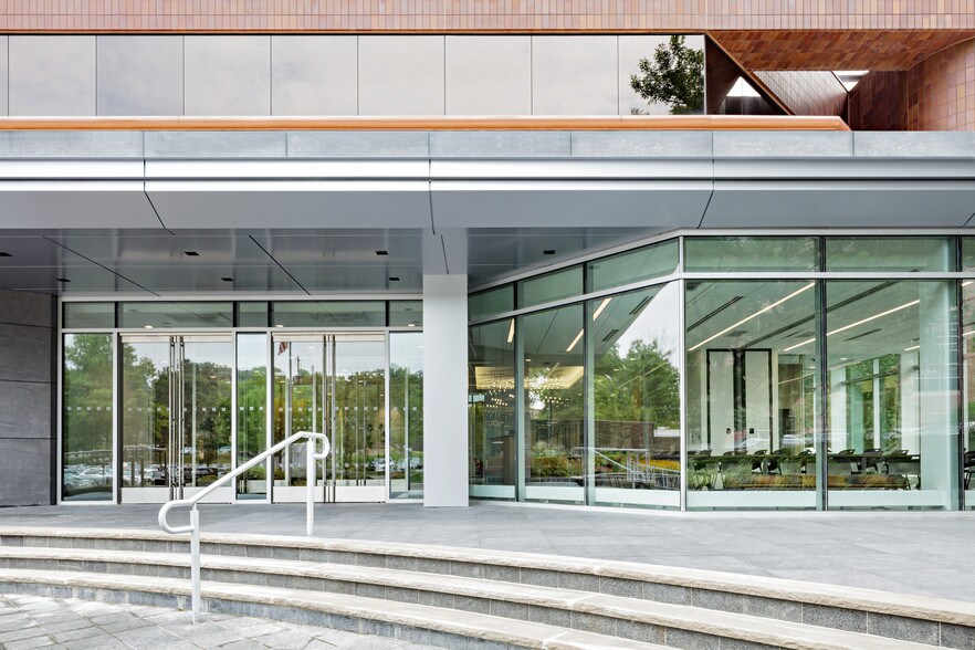 More Photos Of 333 Thornall St, Edison Loft Creative Space For Lease