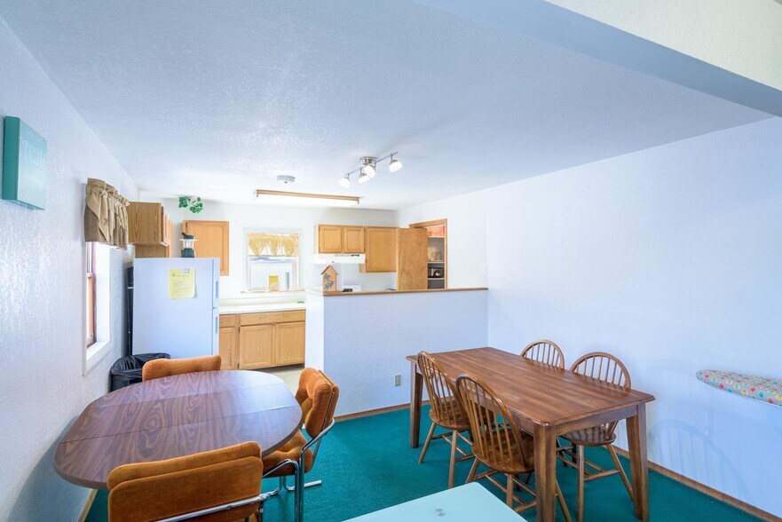 More Photos Of 21 E Pine, Pinedale General Retail For Sale