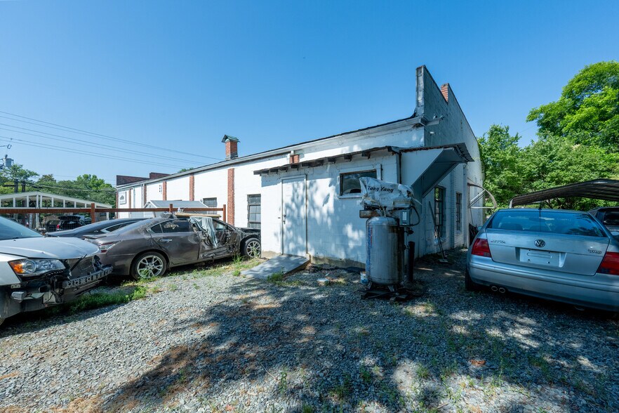 More Photos Of 127 Thompson St, Pittsboro Auto Repair For Lease