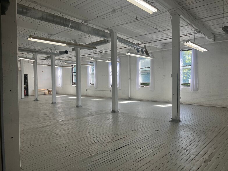 More Photos Of 12 Dundee Park Dr, Andover Office For Sale