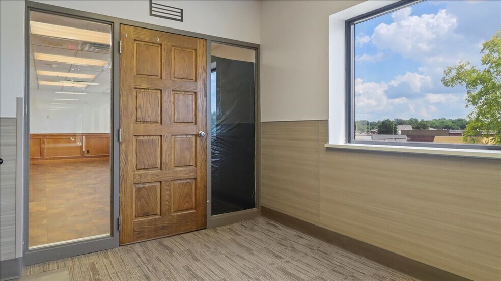 More Photos Of 1115 Alaska Ave, West Plains Hospital For Lease