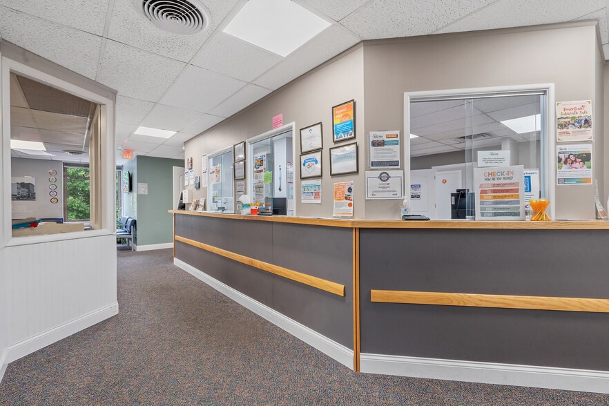 More Photos Of 144 Genesee St, Auburn Office For Sale
