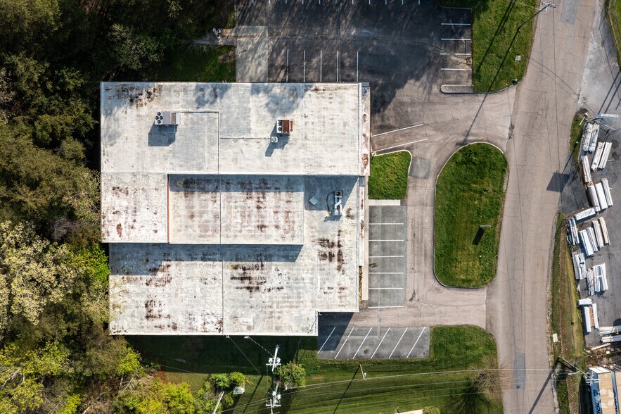 More Photos Of 2409 Sycamore Dr, Knoxville Showroom For Lease