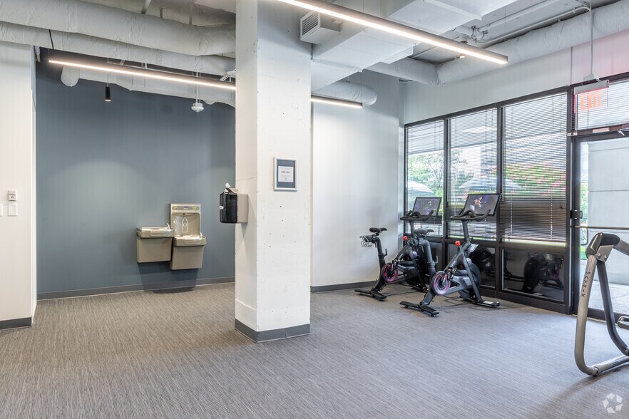 More Photos Of 1945 Old Gallows Rd, Vienna Medical For Lease