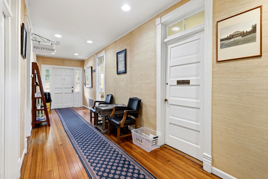 More Photos Of 3 E Market St, Leesburg Office For Sale